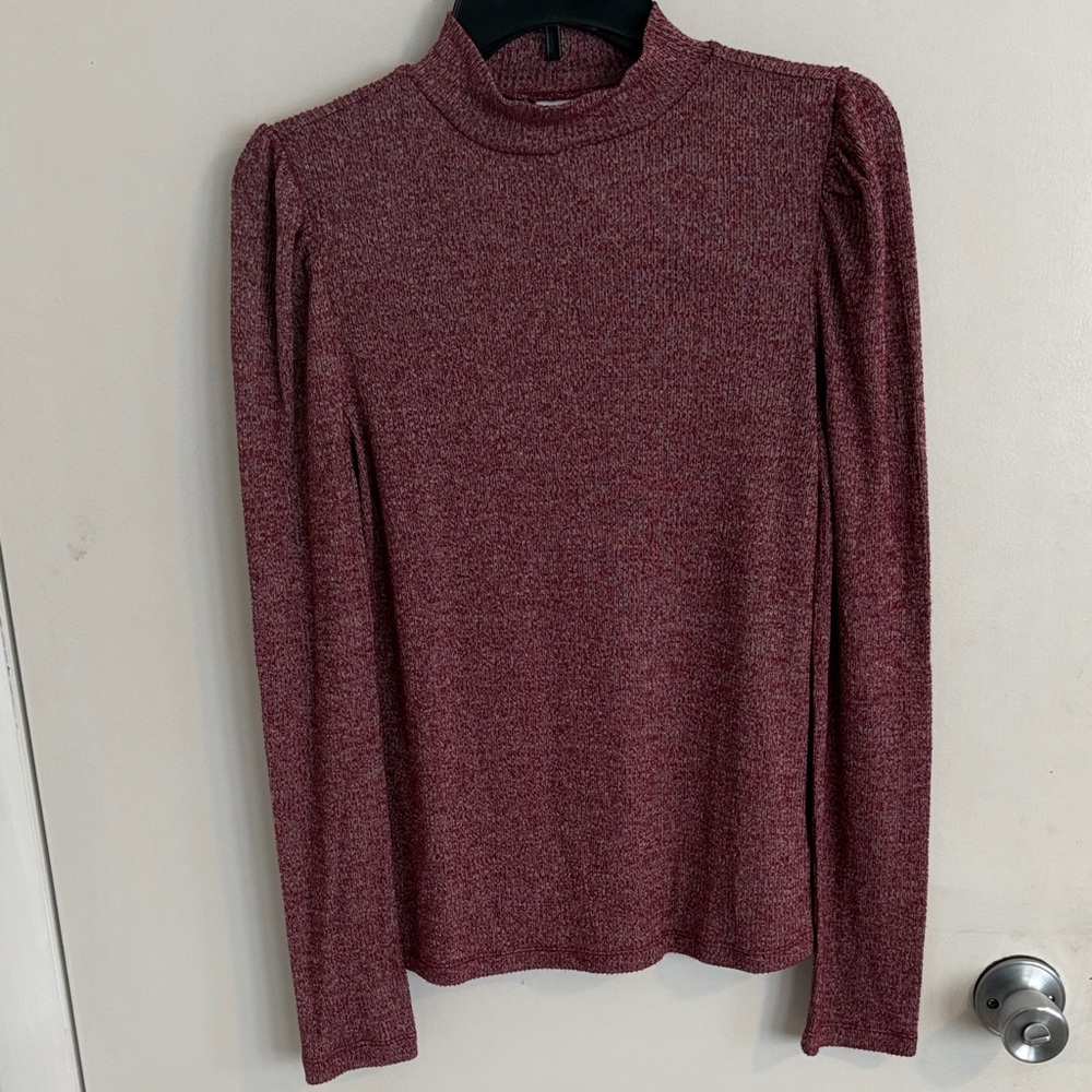 GAP Heathered Mock Neck Long Sleeve Top in Wine